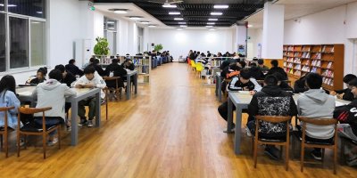 永利官网学生工作处组织18级新生开展校园读书活动