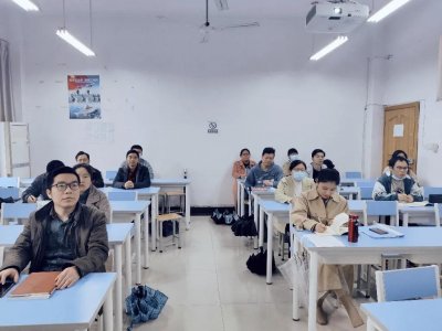致敬脱贫攻坚楷模，弘扬脱贫攻坚精神——智能制造学院组织深入学习全国脱贫攻坚总结表彰大会会议精神