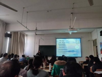 人文教育学院刘佳悦老师举行教学示范公开课