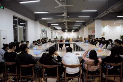 永利官网举行“不忘初心、牢记使命”主题教育师生座谈会