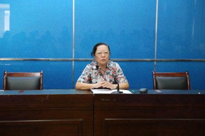 永利官网召开2017-2018学年度第一学期全体教职工大会