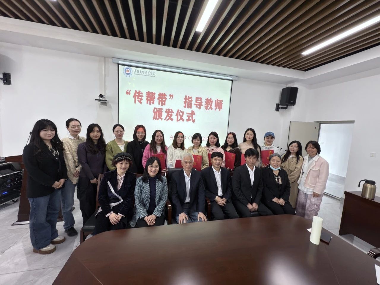 公共课部（马克思主义学院）成功举办教学质量月活动 ——优秀教学经验分享与“传帮带”指导教师聘书颁发仪式